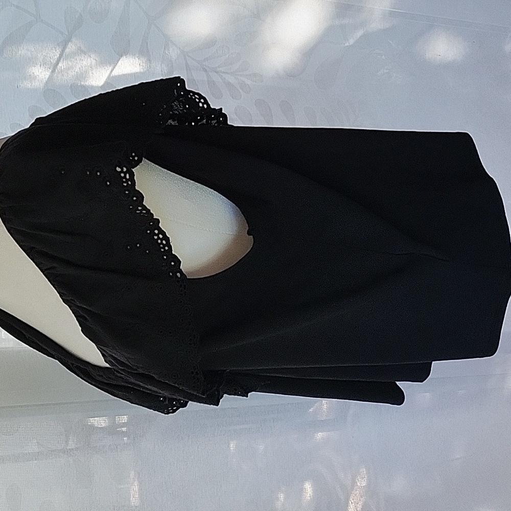 H&M | Top with Eyelet Embroidery | Size L Black